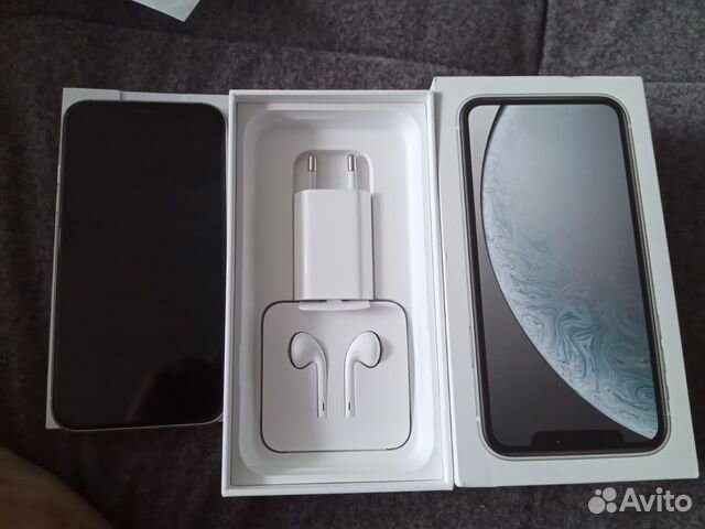 Телефон iPhone XR