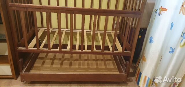 Кроватка с маятником