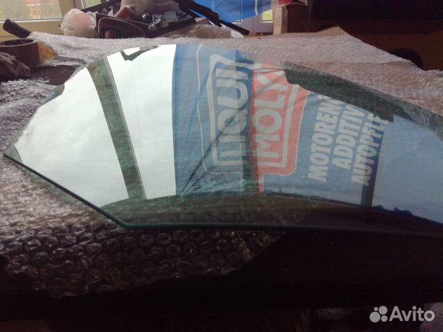 Стекло переднее левое Мерседес 212 Стекло переднее левое Мерседес 212