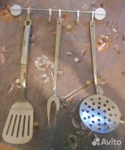 Шумовка, лопатка, поварская вилка и толкушка