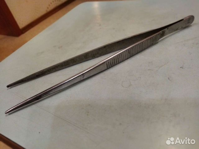 Ножницы и шприц медицинские