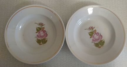 Тарелки, контейнер для яиц, маслёнка