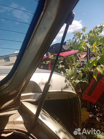 Амортизатор багажника Toyota Avensis 1