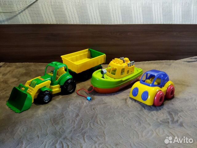 Детские игрушки (параход/машина)