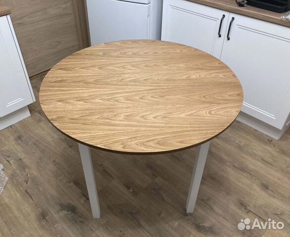 Круглый кухонный стол раздвижной на 4 ножках