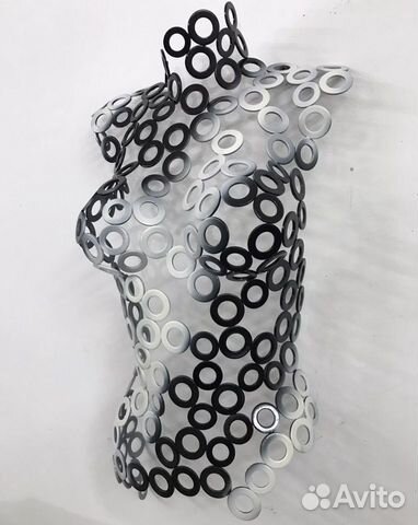 Скульптура из металла ‘Женский торс’