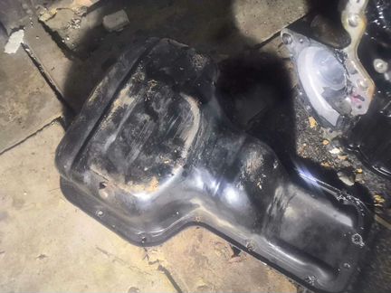 Поддон двигателя Toyota corolla avensis