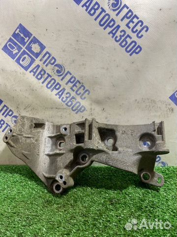 Кронштейн генератора Renault Fluence седан 1.6