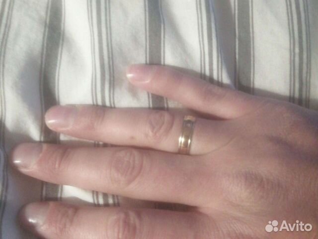 Золотое кольцо с бриллиантом 18,5