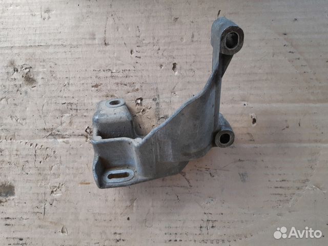 Кронштейн гидроусилителя Ауди 80 Б4