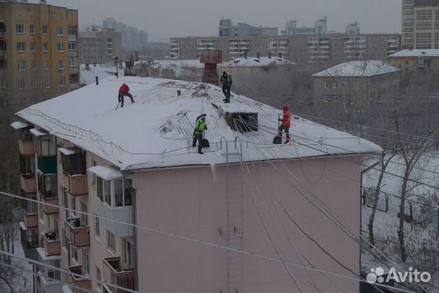 Уборка снега с крыши / чистка крыши от снега