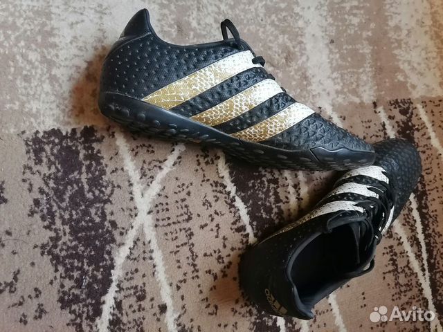 Футбольные кроссовки Adidas