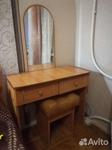 Трюмо с пуфиком