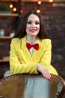 Поющая ведущая тамада на свадьбу юбилей выпускной