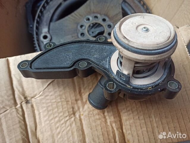 Термостат Audi 06E121111