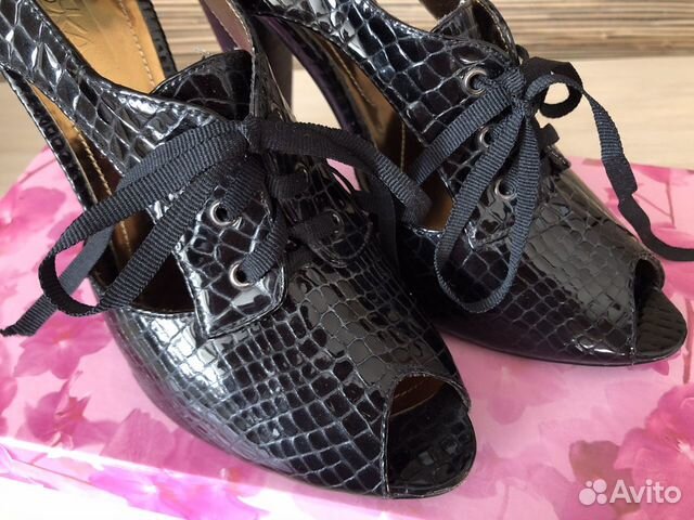 Женские лаковые чёрные туфли Liska на каблуке р36