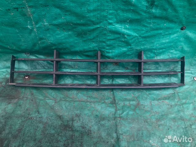 Решетка в бампер центральная Skoda Fabia 10-15г