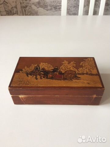 Деревянная шкатулка
