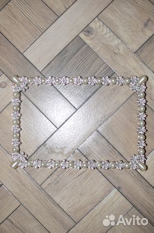 Металлическая фоторамка из жемчуга