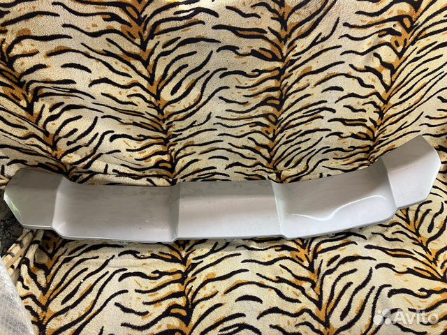 Накладка новая на передний бампер Lexus