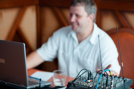 Звукооператор, звукорежиссёр, DJ, ди-джей, Ди Джей