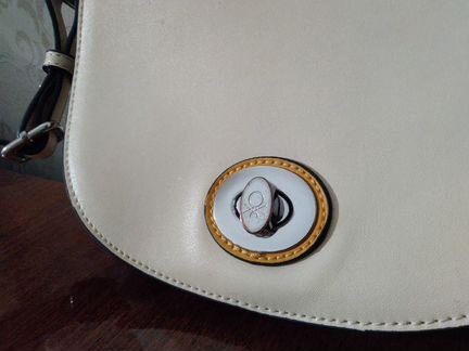 Бежевая маленькая сумка