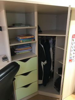 Детская кровать чердак со столом и шкафом