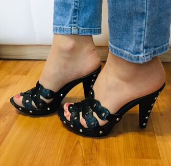 Босоножки Guess