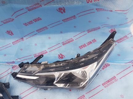 Toyota Corolla E180 фара б/у 81170-02L50