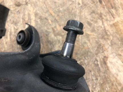 Рычаг подвески передний правый Mazda 6 Atenza