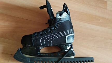 Коньки хоккейные+шайба