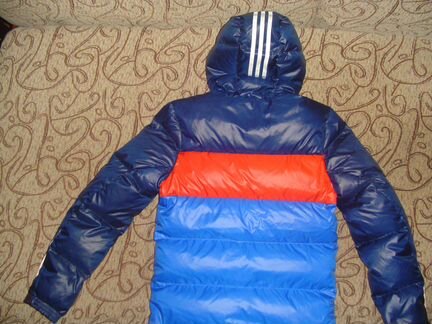 Яркий разноцветный пуховик Adidas