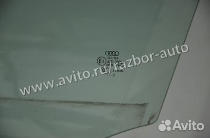 Стекло левой передней двери Audi A1 2010