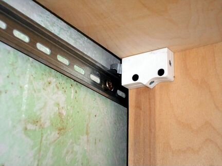 Крепление для шкафов и полок Новые