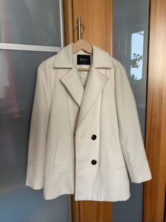 Демисезонное пальто цвета словоной кости