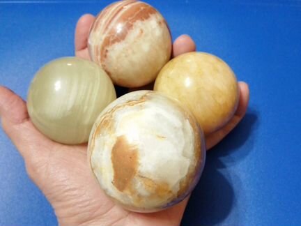 Шары из камня оникс