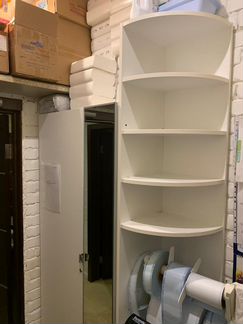 Отличный шкаф с зеркальной дверью. Компактный. Сро