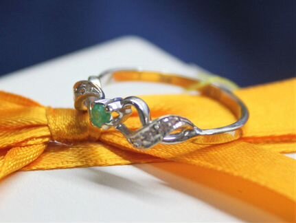 Золотое кольцо с бриллиантами