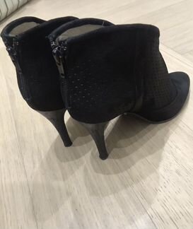 Шикарные ботильоны (перфорированная замша)