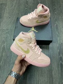 Кроссовки Nike Air Jordan 1 пудровые