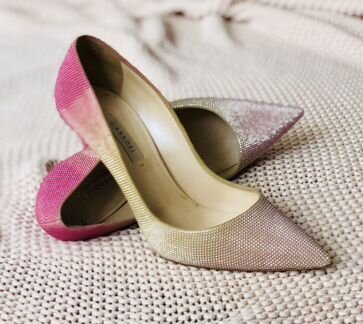 Продаю лодочки Casadei