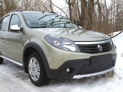 Заглушка переднего бампера Renault Sandero Stepway