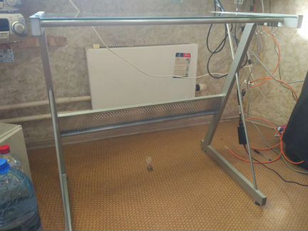 Стол письменный стеклянный