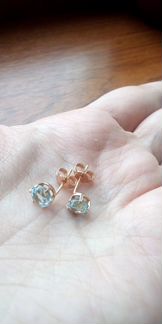 Золотые серьги с топазами