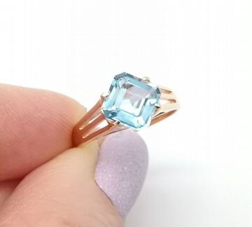 Золотое Кольцо с Природным Голубым Топазом