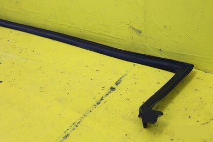 Уплотнитель двери левый Lexus Rc 1 2014-2020