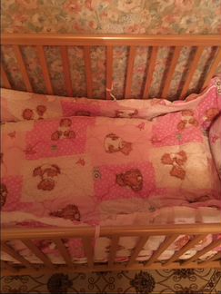 Детская кроватка с механизмом качания