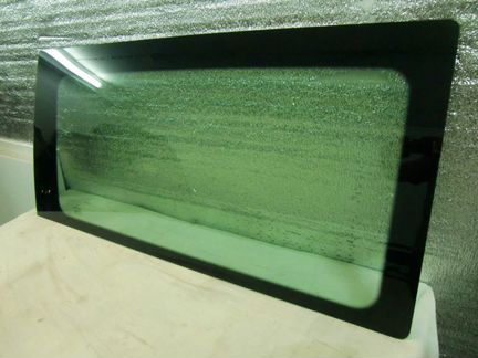 Стекло правой задней двери Mercedes Viano W639