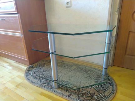 Стеклянная тумба под телевизор