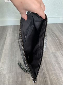 Кожаный чёрный клатч с отделкой под змею